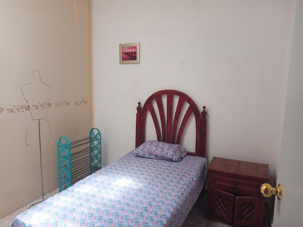 Quiroz House Ξενοδοχείο Λεόν Εξωτερικό φωτογραφία